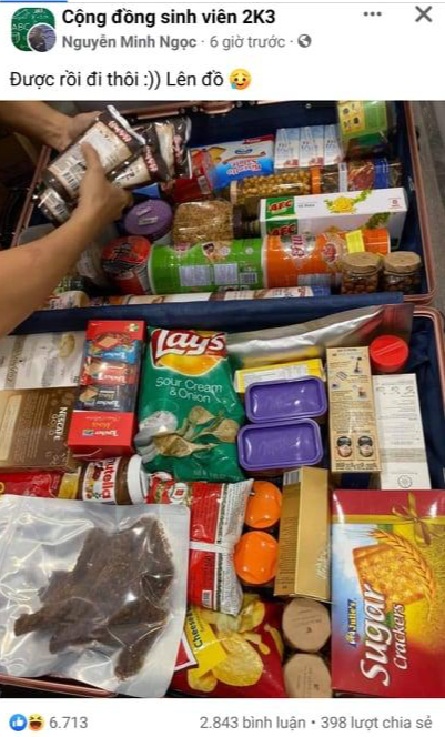 Trở lại trường sau dịp Tết thì không thể thiếu đồ ăn vặt rồi! (Nguồn: Nguyễn Minh Ngọc)