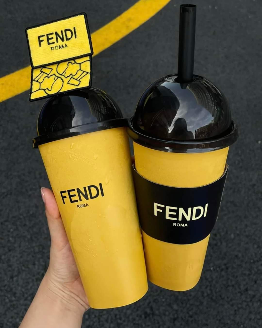 Sự kết hợp của Fendi và Heytea khiến dân tình "đứng ngồi không yên". (Ảnh: Internet) Sự kết hợp của Fendi và Heytea khiến dân tình "đứng ngồi không yên". (Ảnh: Internet)