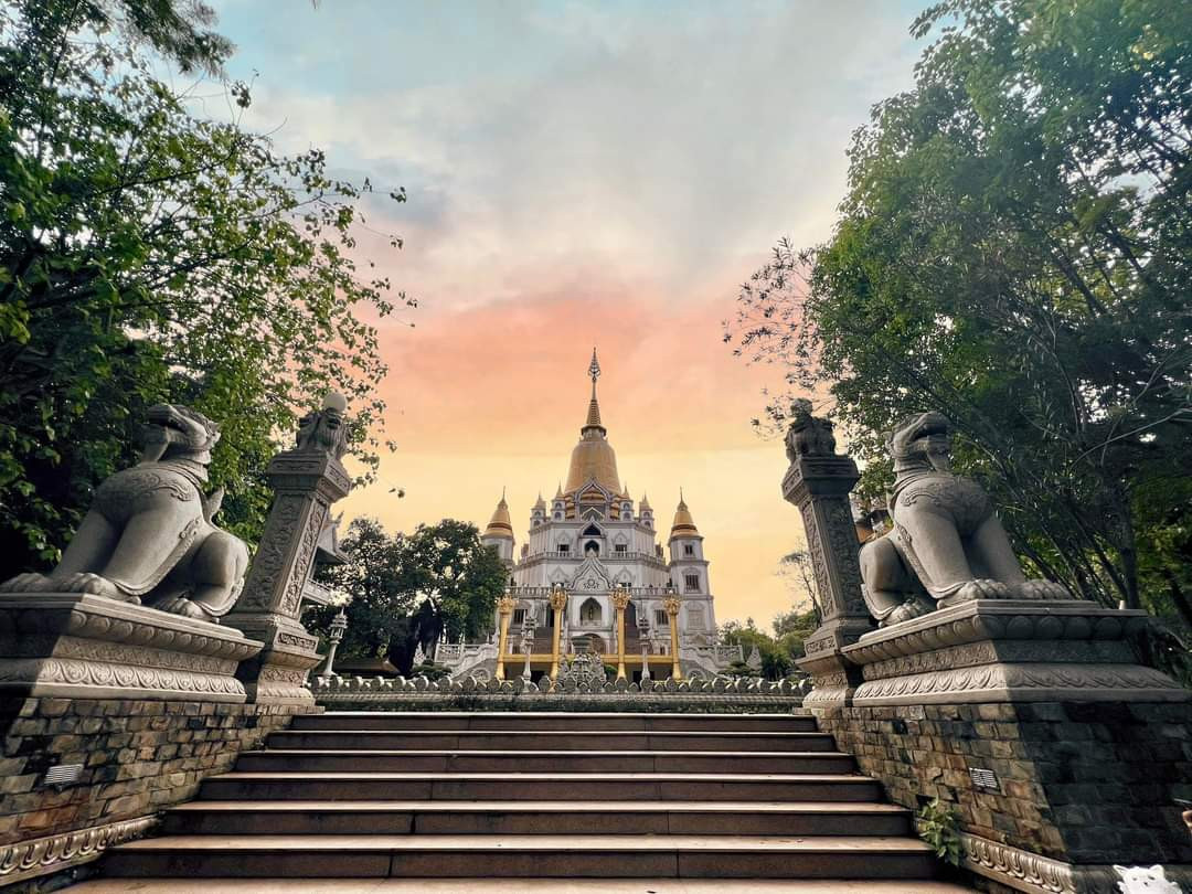 Hoàng hôn tại chùa Bửu Long. (Ảnh: Tinh Be) Hoàng hôn tại chùa Bửu Long. (Ảnh: Tinh Be)