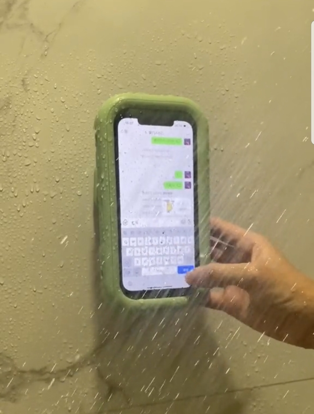 Xoay dọc, xoay ngang đều vô cùng dễ dàng.