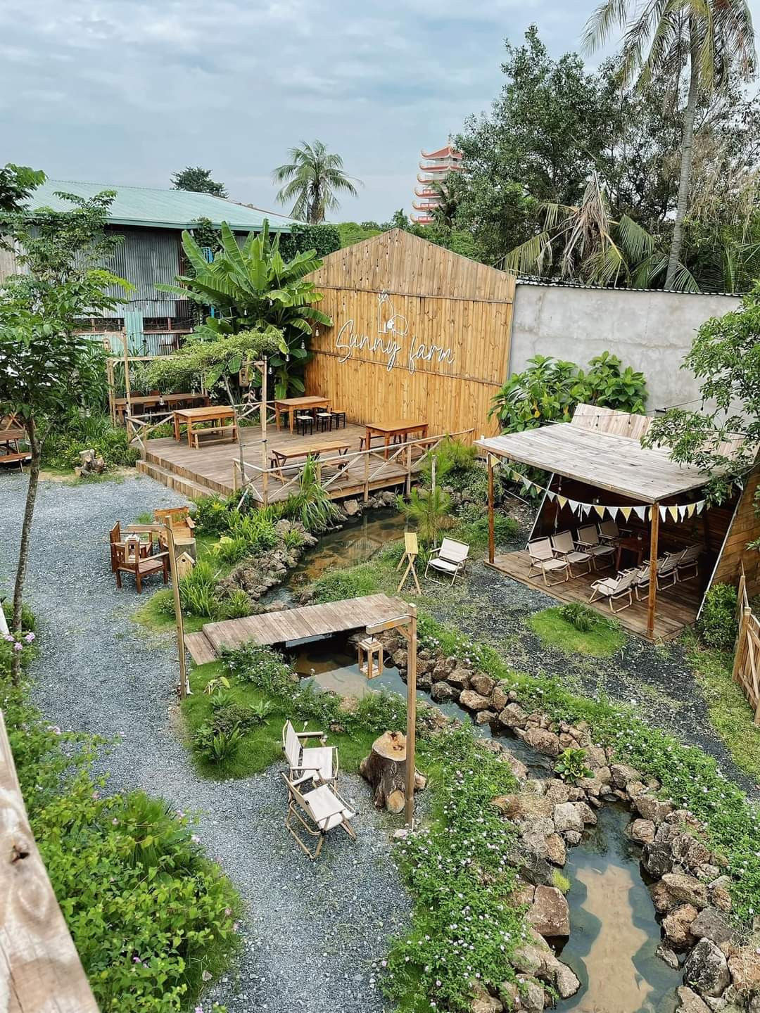 Không gian rộng rãi tại quán. (Ảnh: Anh Thu)