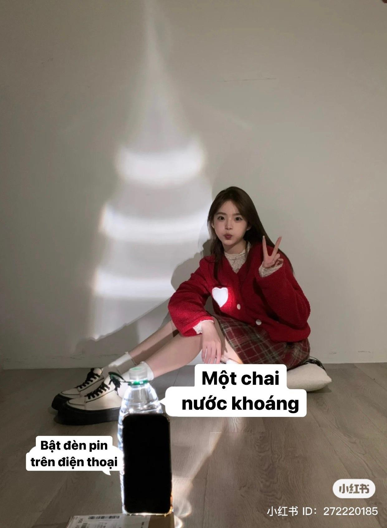 Một vài đồ vật và thao tác đơn giản là có ngay ảnh xinh! (Ảnh: Weibo Việt Nam) Một vài đồ vật và thao tác đơn giản là có ngay ảnh xinh! (Ảnh: Weibo Việt Nam)