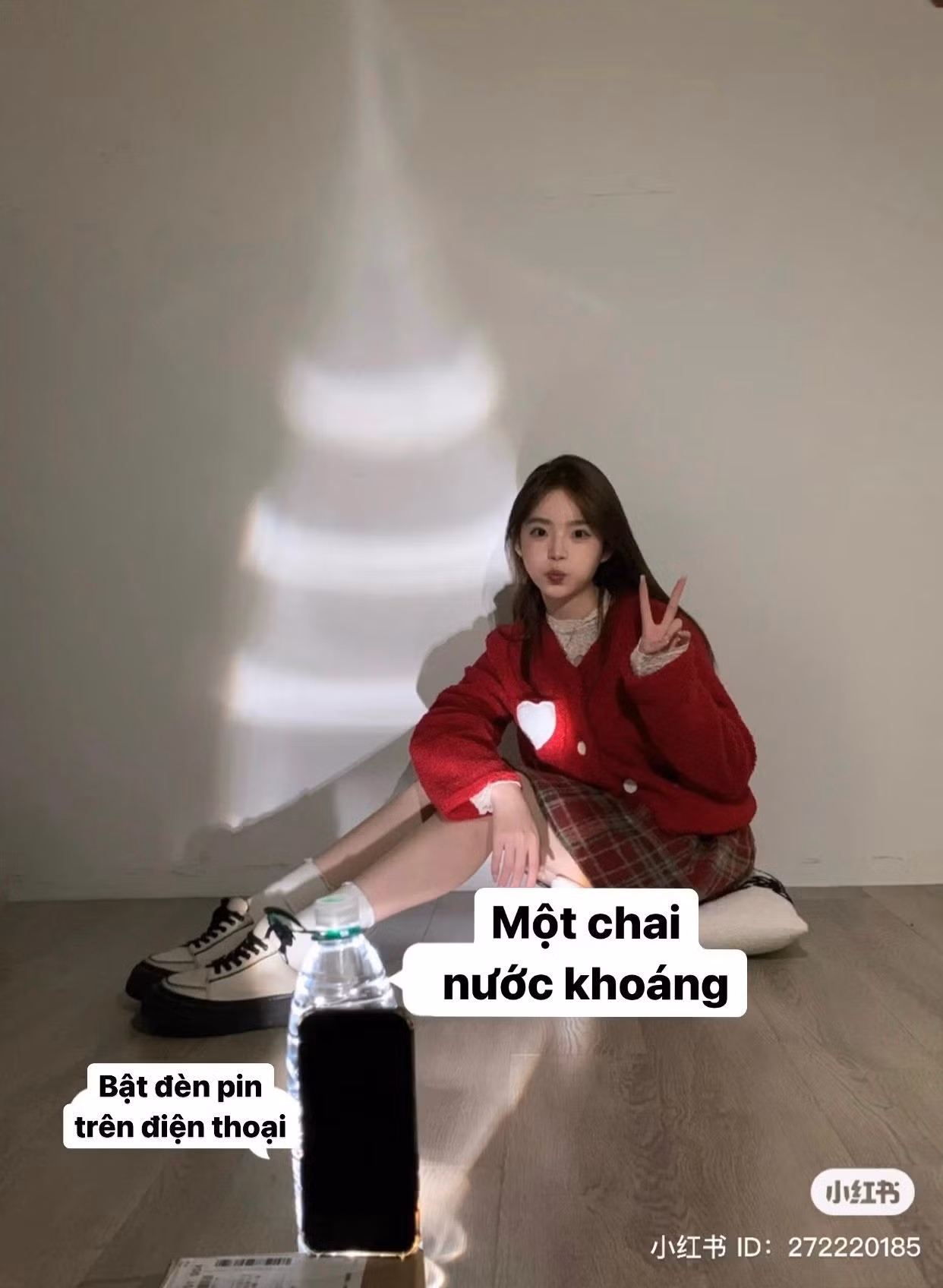 Một vài đồ vật và thao tác đơn giản là có ngay ảnh xinh! (Ảnh: Weibo Việt Nam)