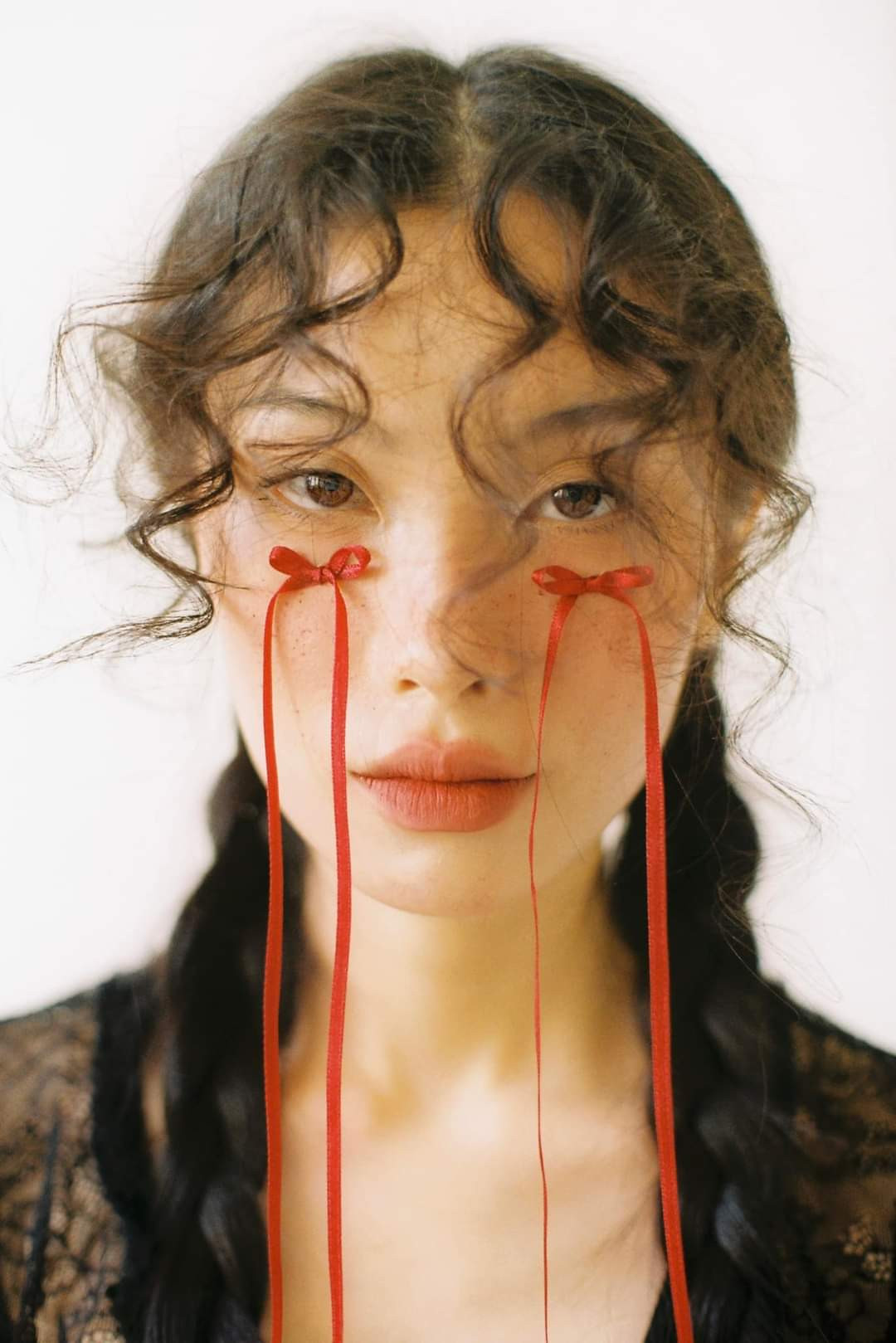 “Nàng thơ” đu trend Ribbon Tears. (Ảnh: Thảo Quỳnh)