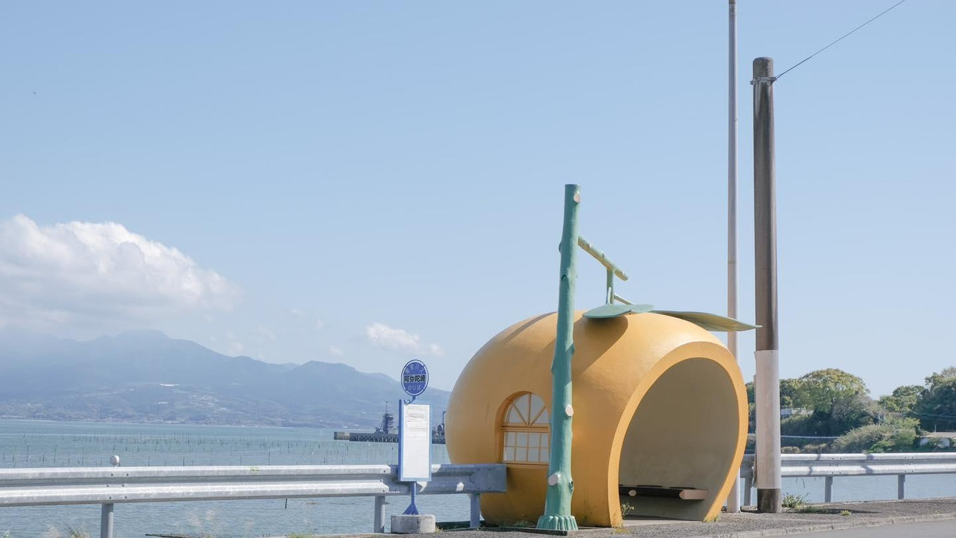 Với kiến trúc độc đáo của mình, những trạm buýt đã trở thành biểu tượng của thị trấn Konagai.