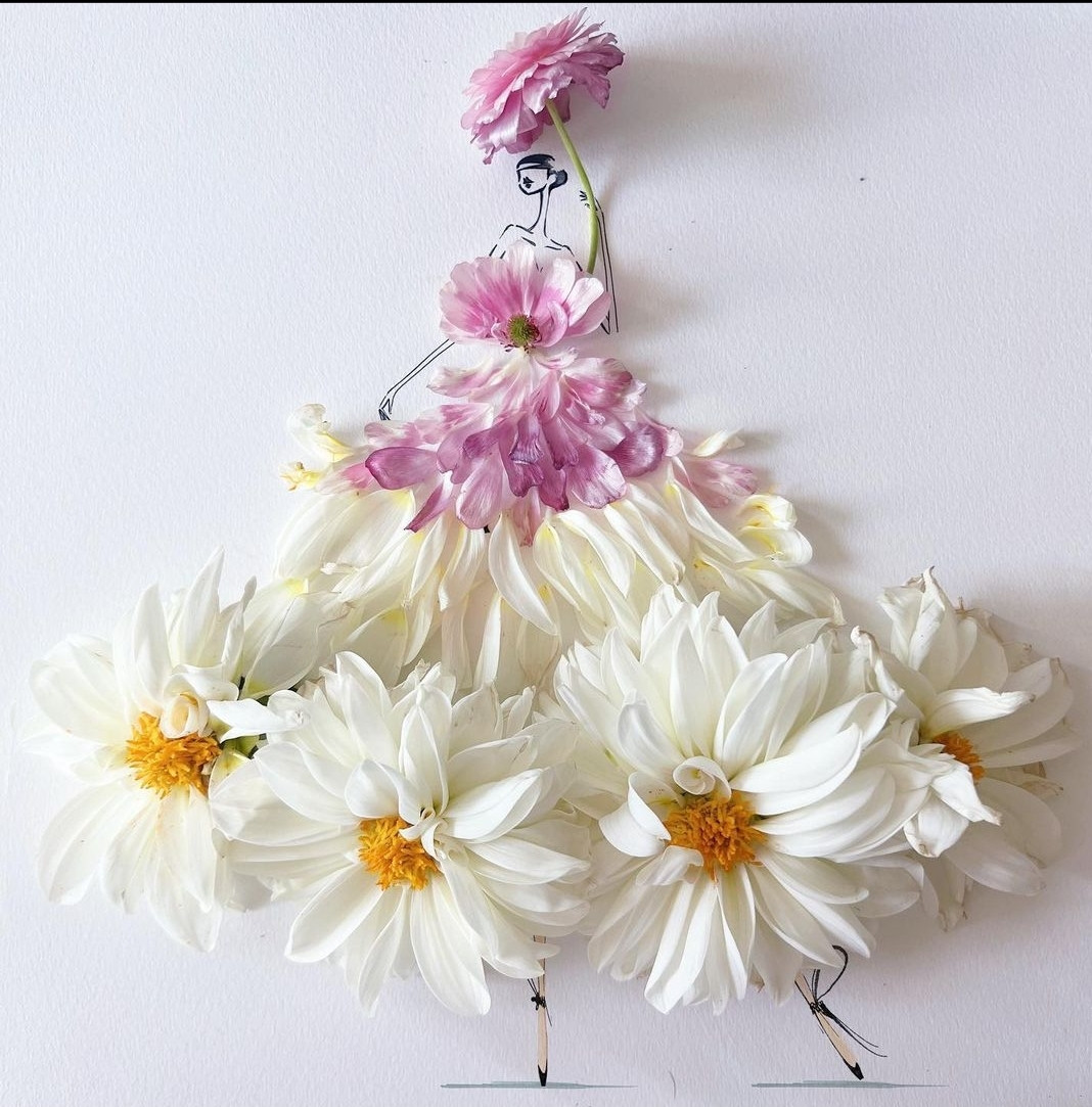 Những bông hoa, cánh hoa được cắt tỉa tỉ mỉ làm nên một bộ trang phục lộng lẫy. (Ảnh: Jae Suk Kim)