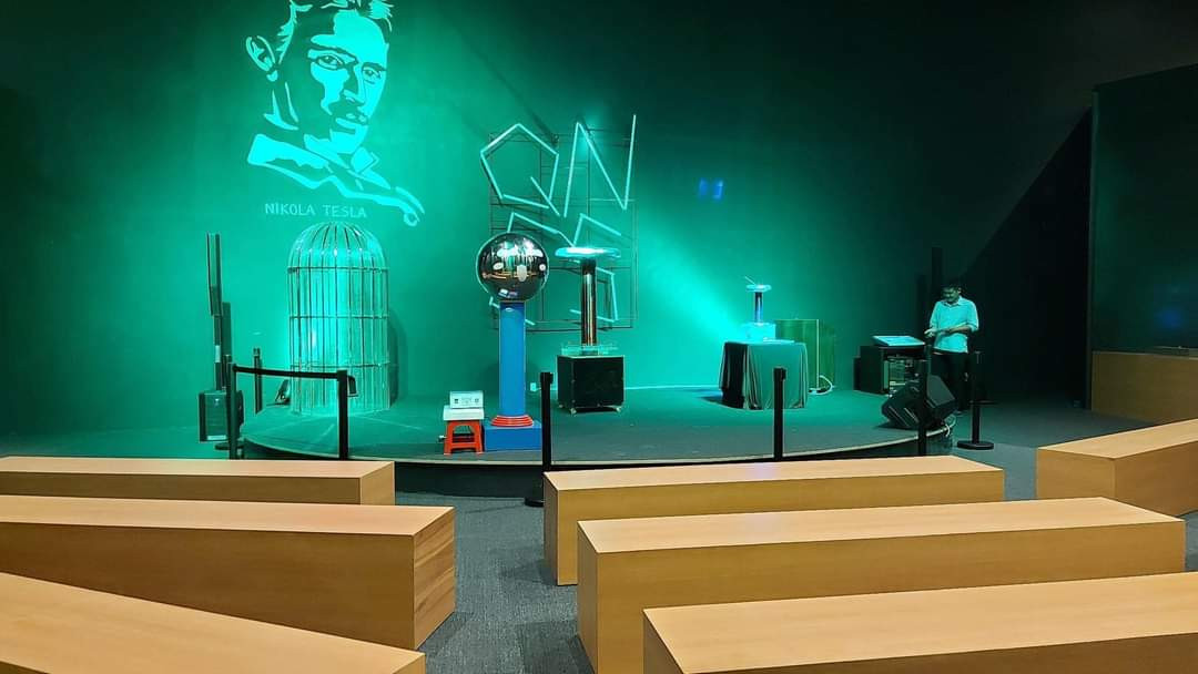 Phòng “chơi mà học” với những thí nghiệm thú vị khiến du khách thích thú. (Ảnh: Thanh Son Tran)