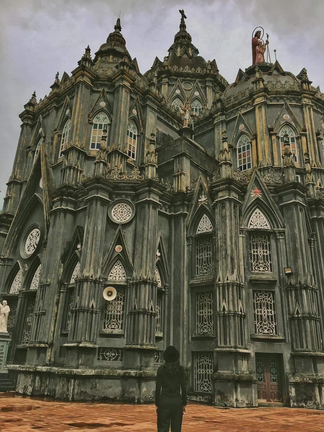 Gen Z rủ nhau “sống ảo” tại trường học Hogwarts phiên bản đời thực. (Ảnh: Breathtaking Việt Nam)