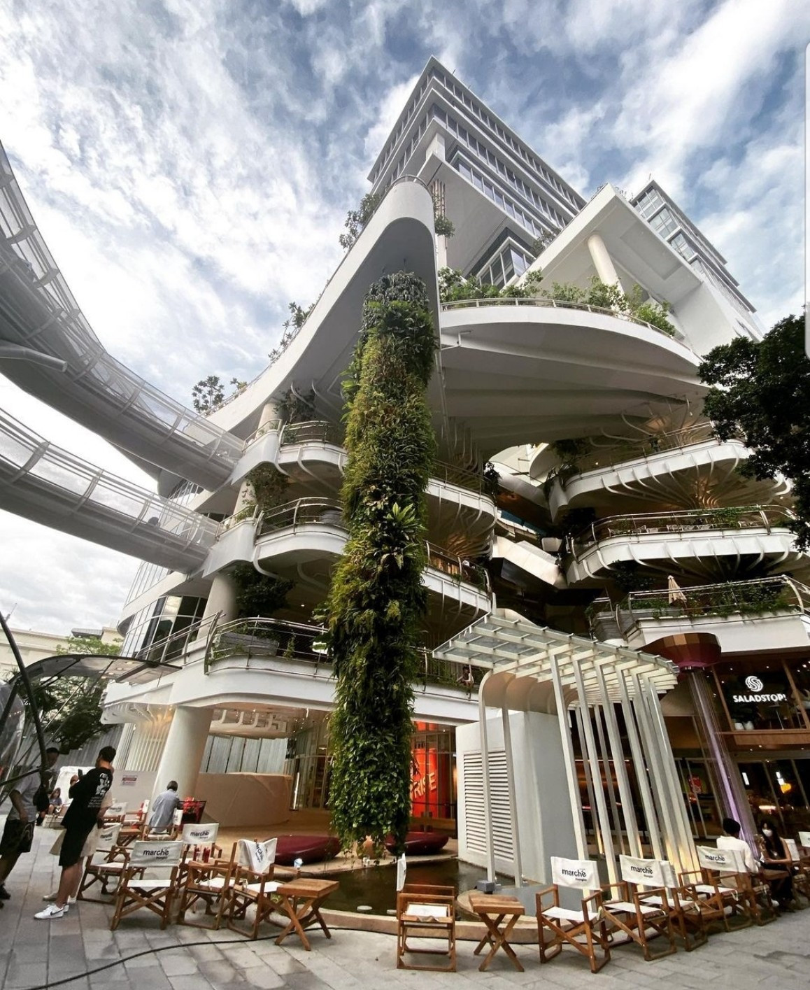 Kiến trúc ấn tượng của khu phức hợp. (Ảnh: cy_sail)