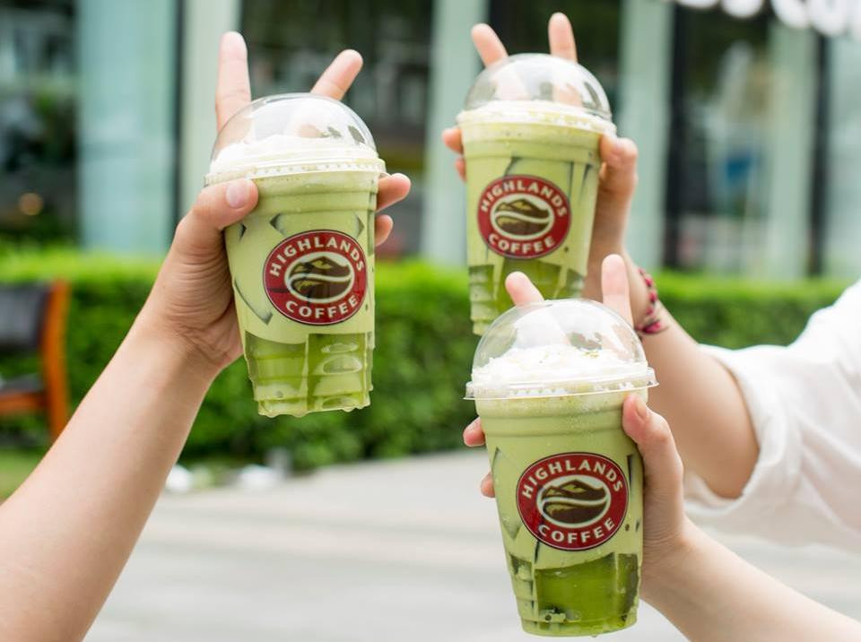 Không chỉ để thưởng thức, Gen Z còn coi trà sữa như một “đạo cụ” sống ảo. (Ảnh: Internet)