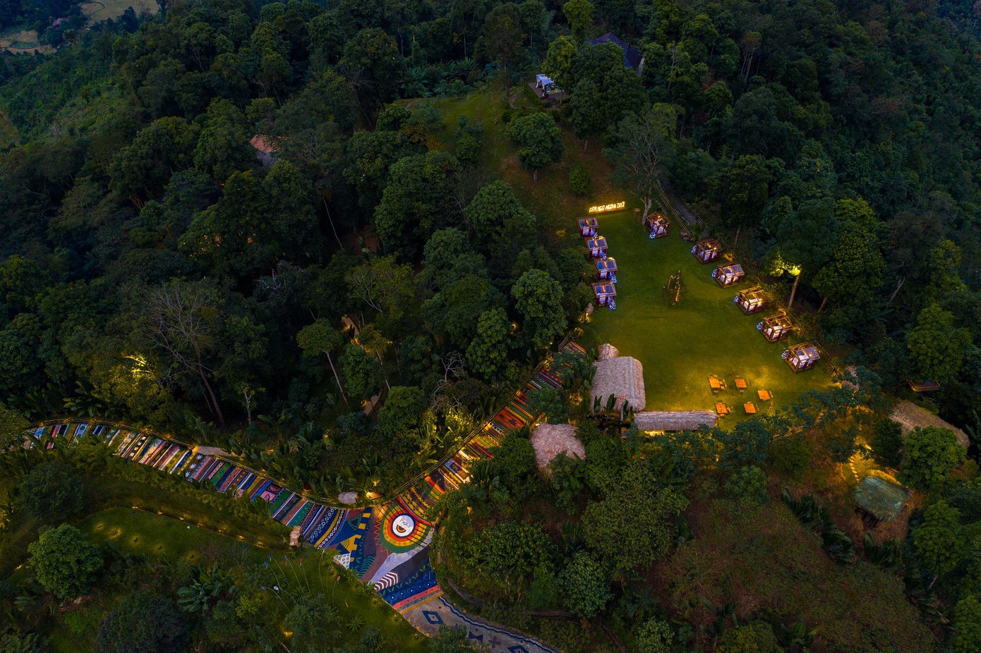 Không gian lễ hội mang đến không khí ấm cúng và yên bình! (Ảnh: P&apos;apiu Resort)