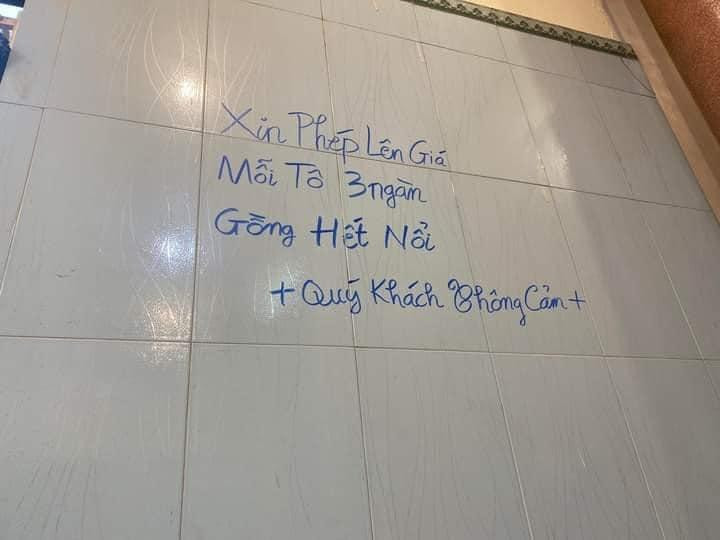 Lời “cầu khẩn” hết sức đáng yêu và cũng đáng suy ngẫm của một cửa hàng được lan truyền trên mạng gần đây. Ảnh: Internet Lời “cầu khẩn” hết sức đáng yêu và cũng đáng suy ngẫm của một cửa hàng được lan truyền trên mạng gần đây. Ảnh: Internet