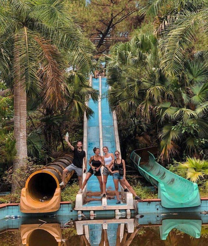 Vẻ hoang phế lại trở thành điểm đặc biệt thu hút khách trong và ngoài nước đến trải nghiệm. (Ảnh: Gia Hân Phan)