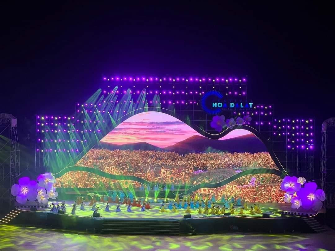 Chương trình nhạc hội tràn đầy màu sắc! (Ảnh: Uyên Trinh) Chương trình nhạc hội tràn đầy màu sắc! (Ảnh: Uyên Trinh)