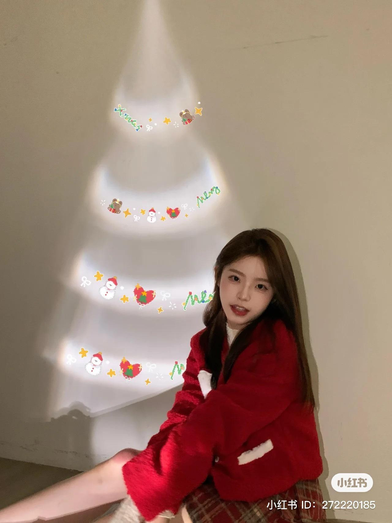Ở nhà nhưng vẫn có ảnh Noel xinh là có thật! (Ảnh: Weibo Việt Nam) Ở nhà nhưng vẫn có ảnh Noel xinh là có thật! (Ảnh: Weibo Việt Nam)