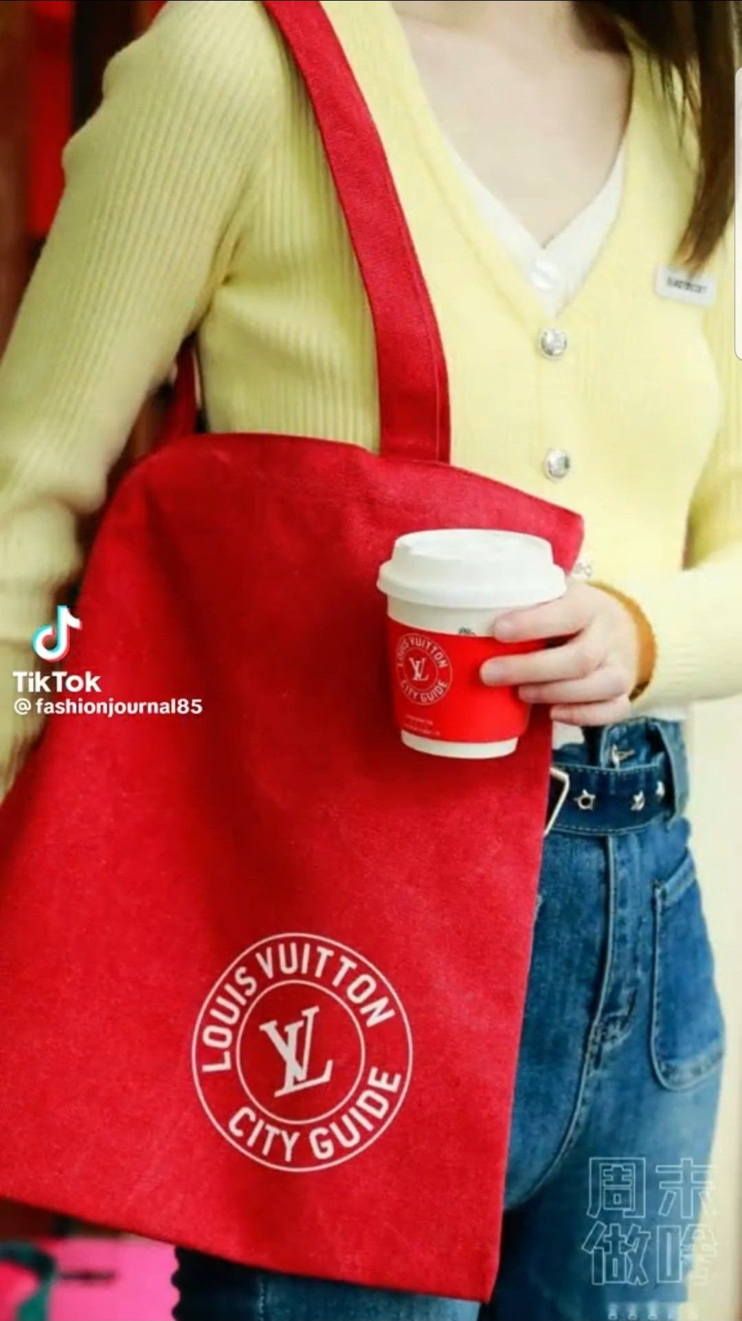 Chiếc túi được giới trẻ xứ Trung săn lùng nhiều nhất hiện tại. - Ảnh: @fashionjournal85 Chiếc túi được giới trẻ xứ Trung săn lùng nhiều nhất hiện tại. - Ảnh: @fashionjournal85