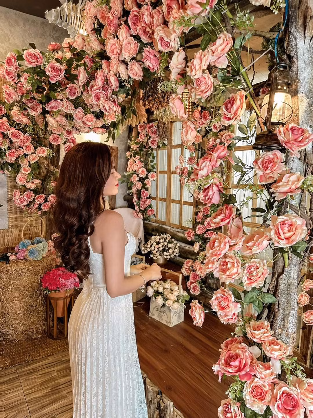 Background “hết nước chấm” chỉ cần giơ máy là có ngay ảnh xinh mang về. (Ảnh: Nguyễn Thảo)