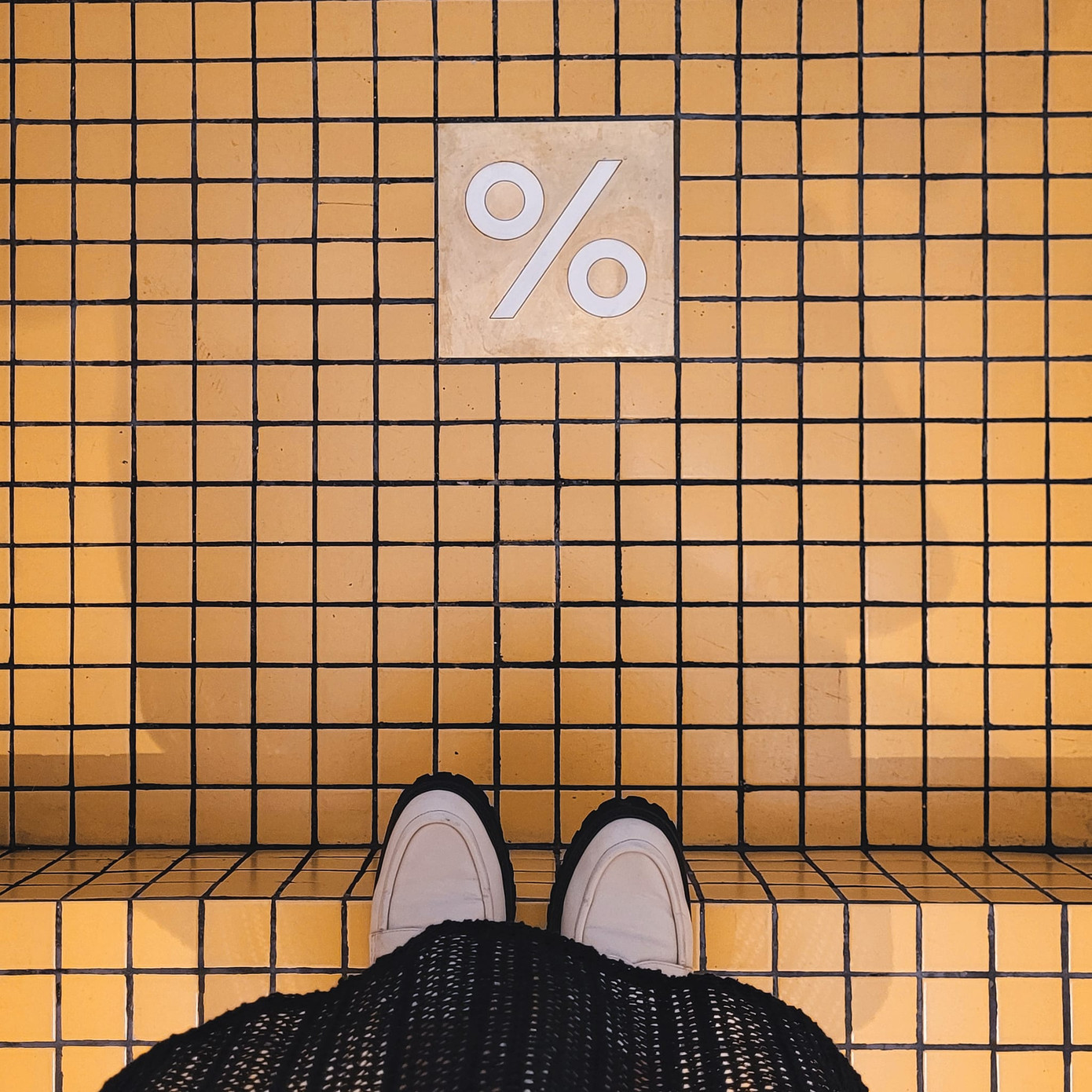 Cầu thang dẫn lên quán vô cùng độc đáo! (Ảnh: Hòa Phạm)