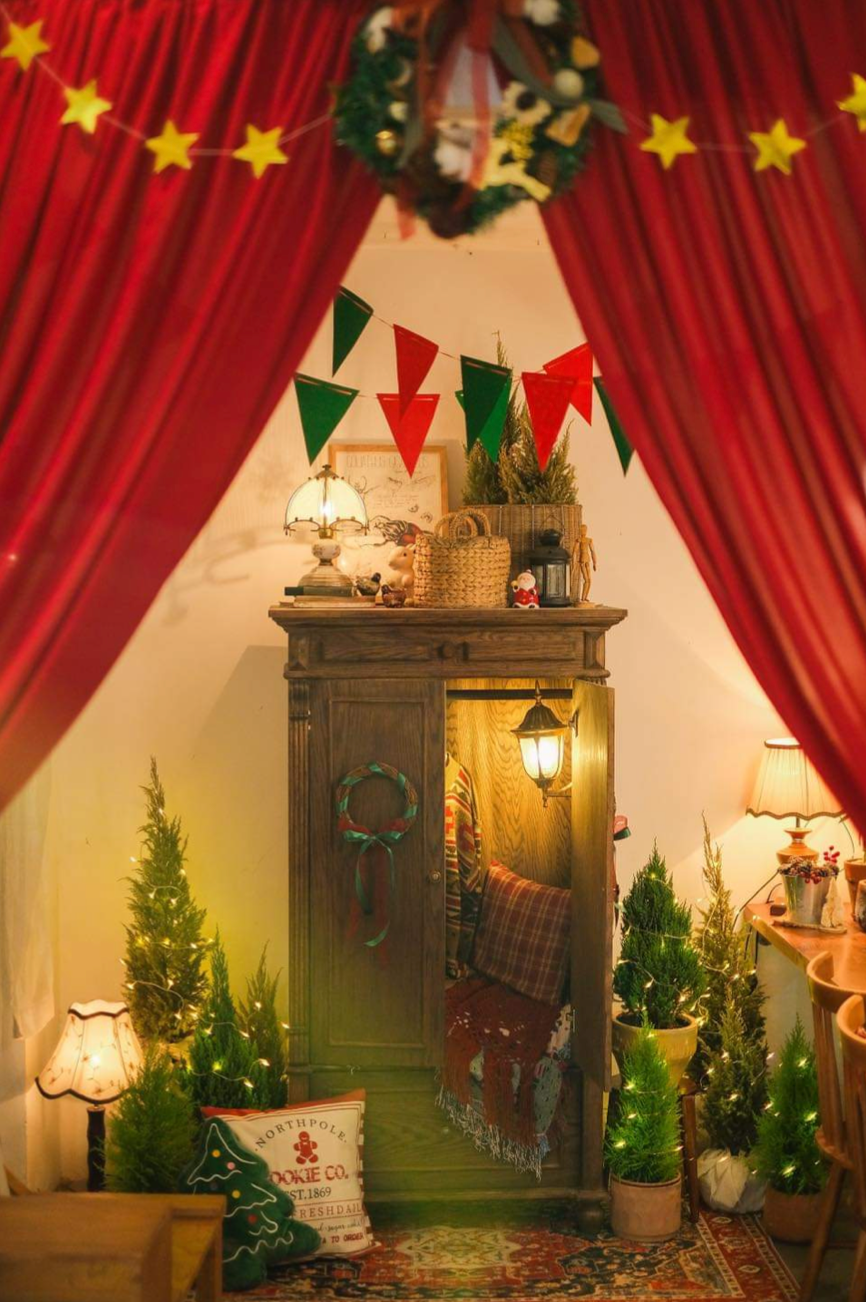 Một góc sống ảo check-in Noel nhẹ nhàng và ấm áp không “ô dề” mà cũng chẳng đụng hàng với ai! (Ảnh: The Seat Coffee)