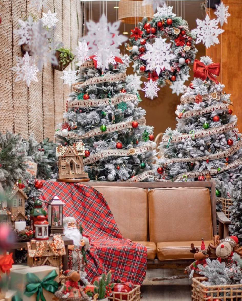 Một góc sống ảo check-in Noel nhẹ nhàng và ấm áp không “ô dề” mà cũng chẳng đụng hàng với ai! (Ảnh: The Seat Coffee)
