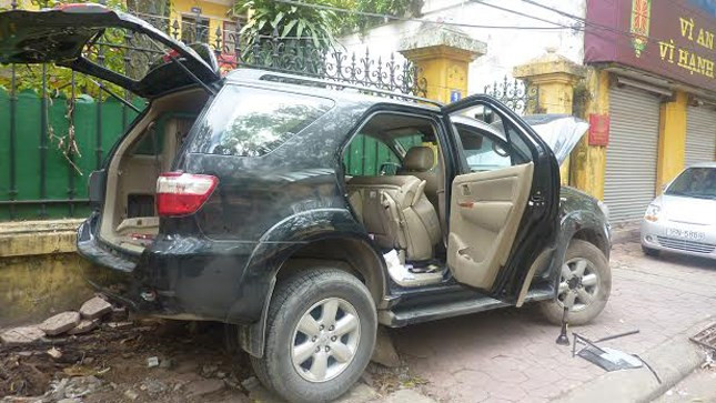 Chiếc ô tô chở các đối tượng vân chuyển ma túy