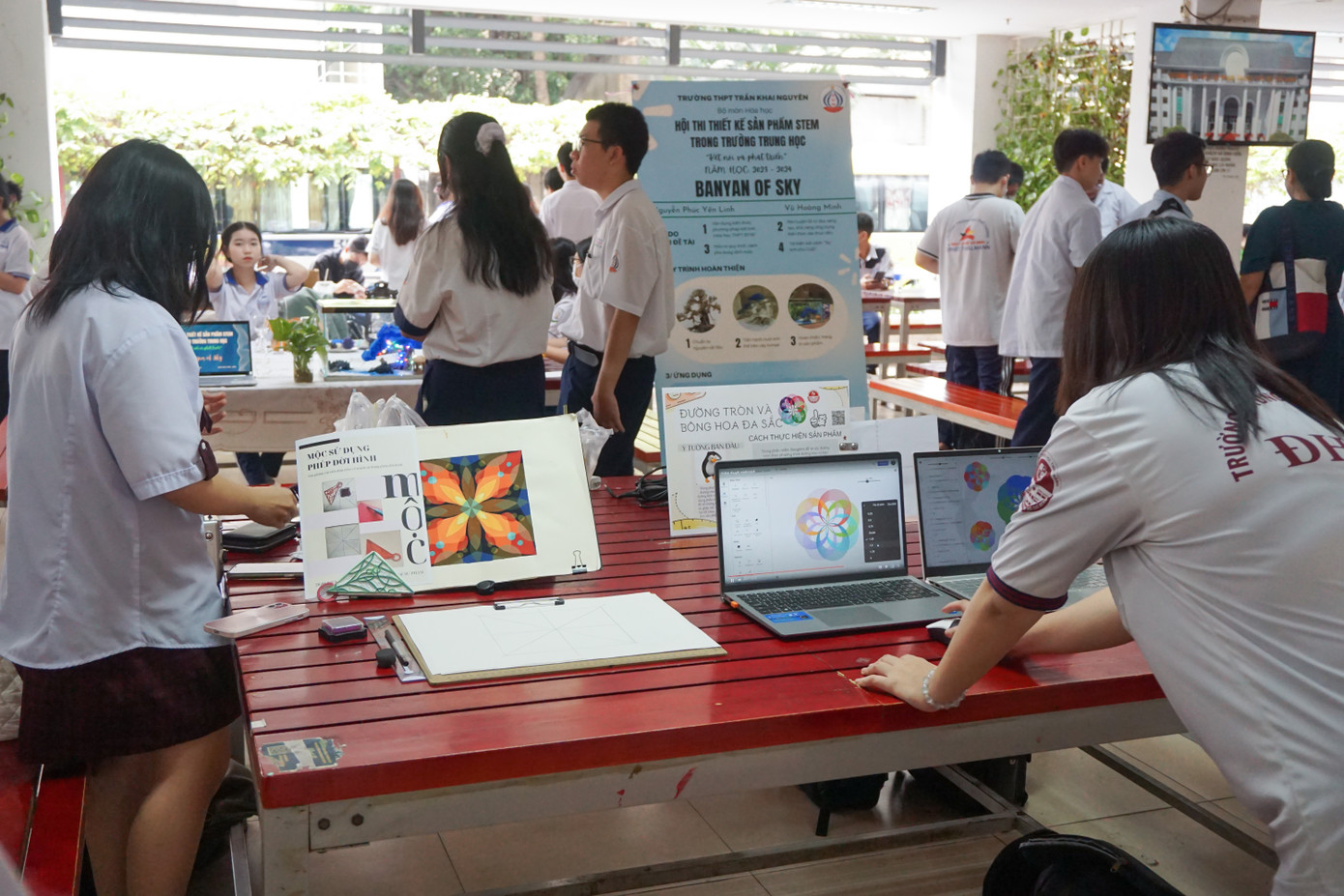 Vòng triển lãm của hội thi năm nay thu hút 63 sản phẩm của 20 trường THCS, THPT trên địa bàn thành phố