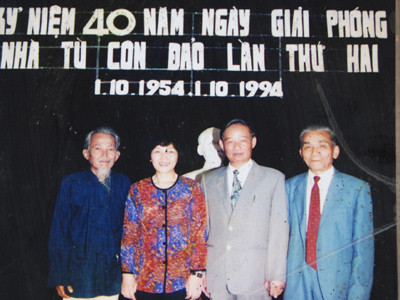 Tháng 10 -1994, Phan Du- Nguyễn Viết Kiểm (bìa phải), ông Vũ Oanh (thứ hai từ phải sang), nhà văn Phùng Quán (bìa trái)