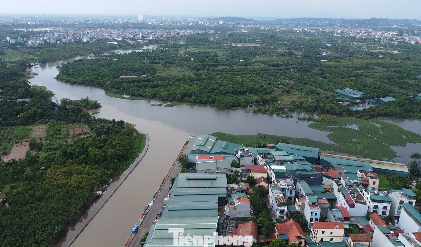 Cửa ra của trạm bơm là dòng sông Đáy.