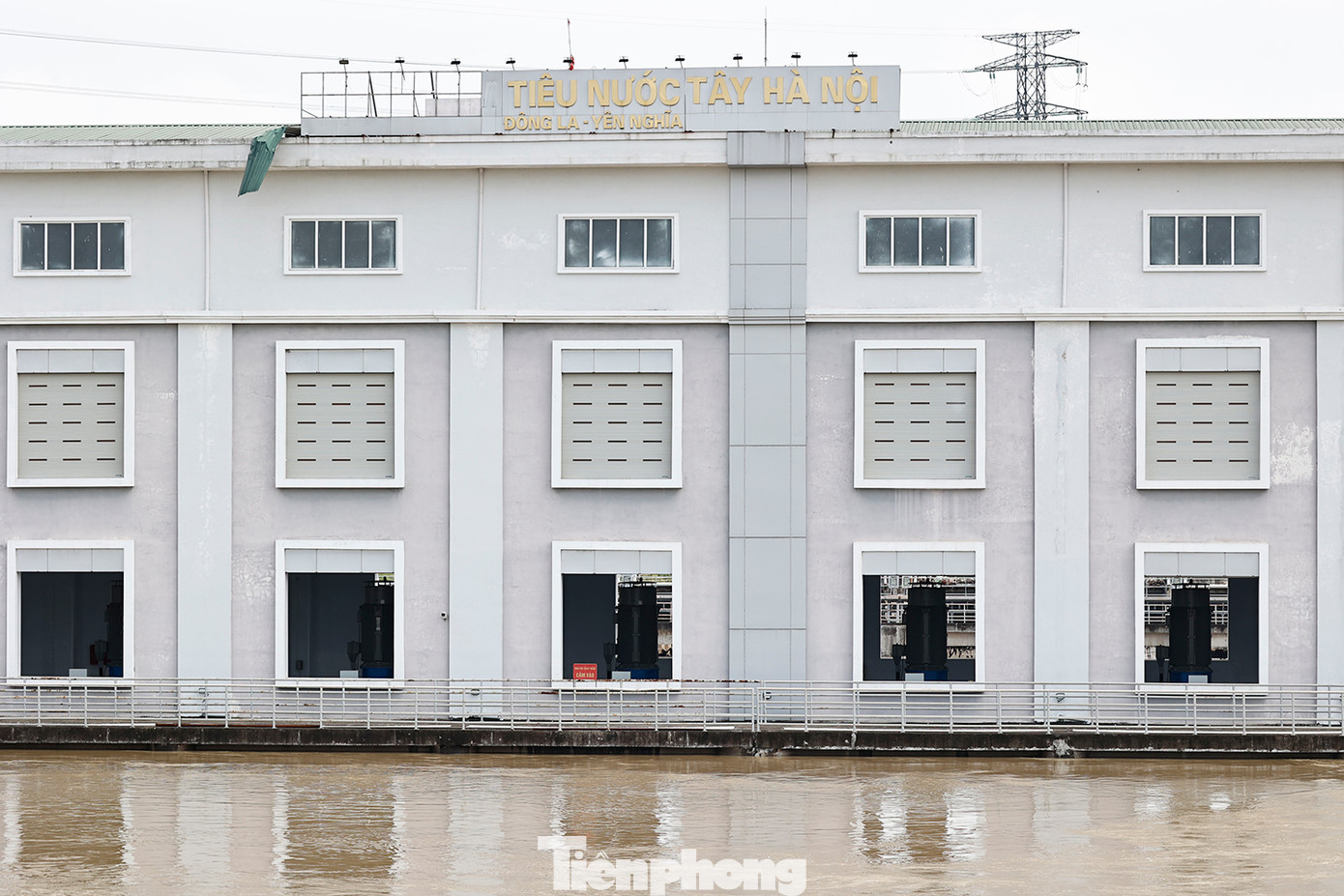 Vào những ngày này trạm bơm hoạt động hết công suất.