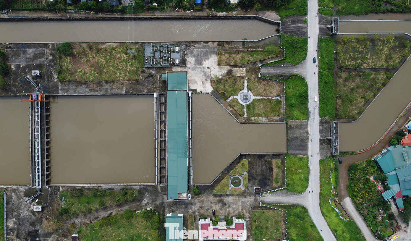 Toàn cảnh trạm bơm tiêu Yên Nghĩa từ trên cao.