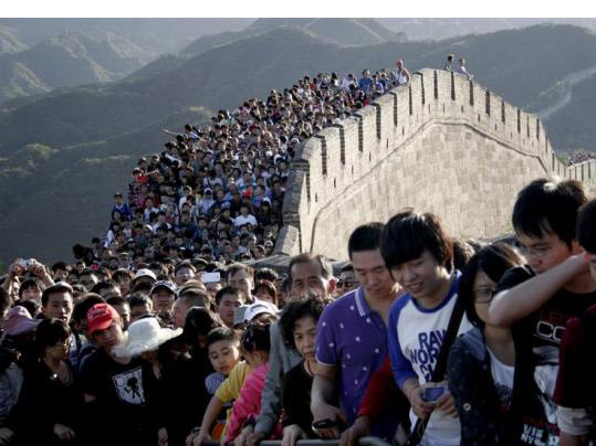 Đoàn người chen chúc tham quan Vạn Lý Trường Thành ở Trung Quốc trong dịp Tuần lễ Vàng