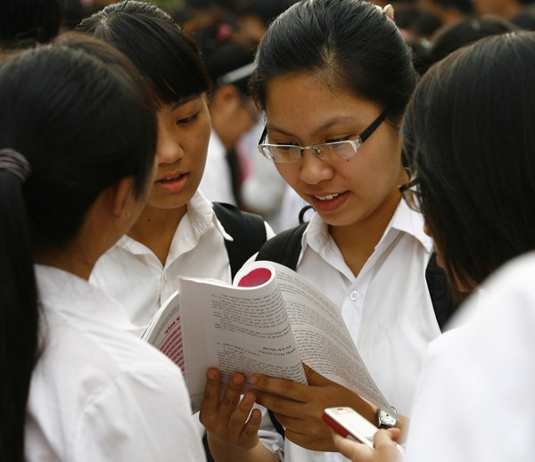 Thí sinh dự thi tốt nghiệp năm 2011. Ảnh Hồng Vĩnh. Thí sinh dự thi tốt nghiệp năm 2011. Ảnh Hồng Vĩnh