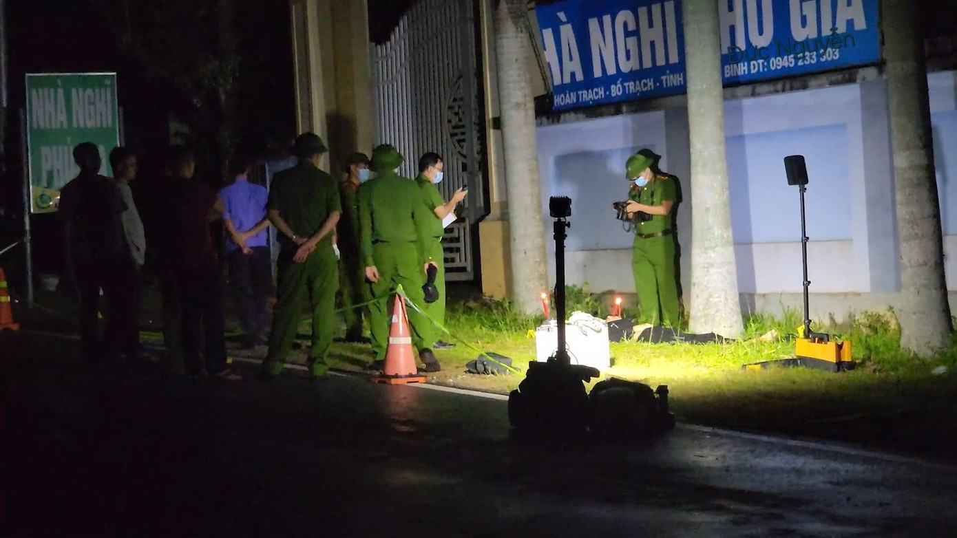 Lực lượng chức năng khám nghiệm hiện trường. Lực lượng chức năng khám nghiệm hiện trường.