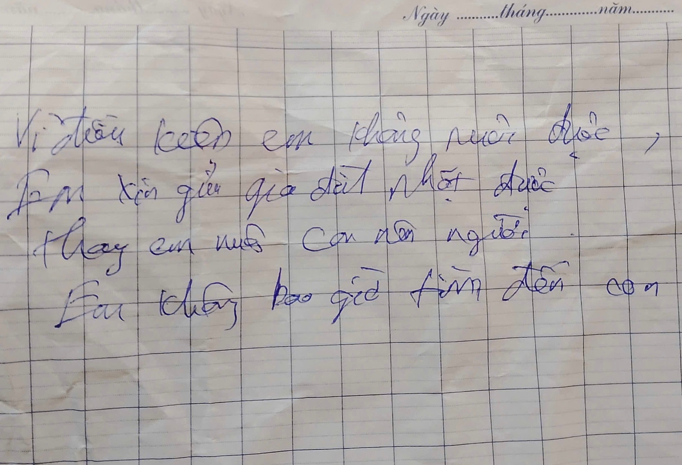 Mảnh giấy có nội dung gửi gắm bé trai và cam kết không quay trở lại tìm con.