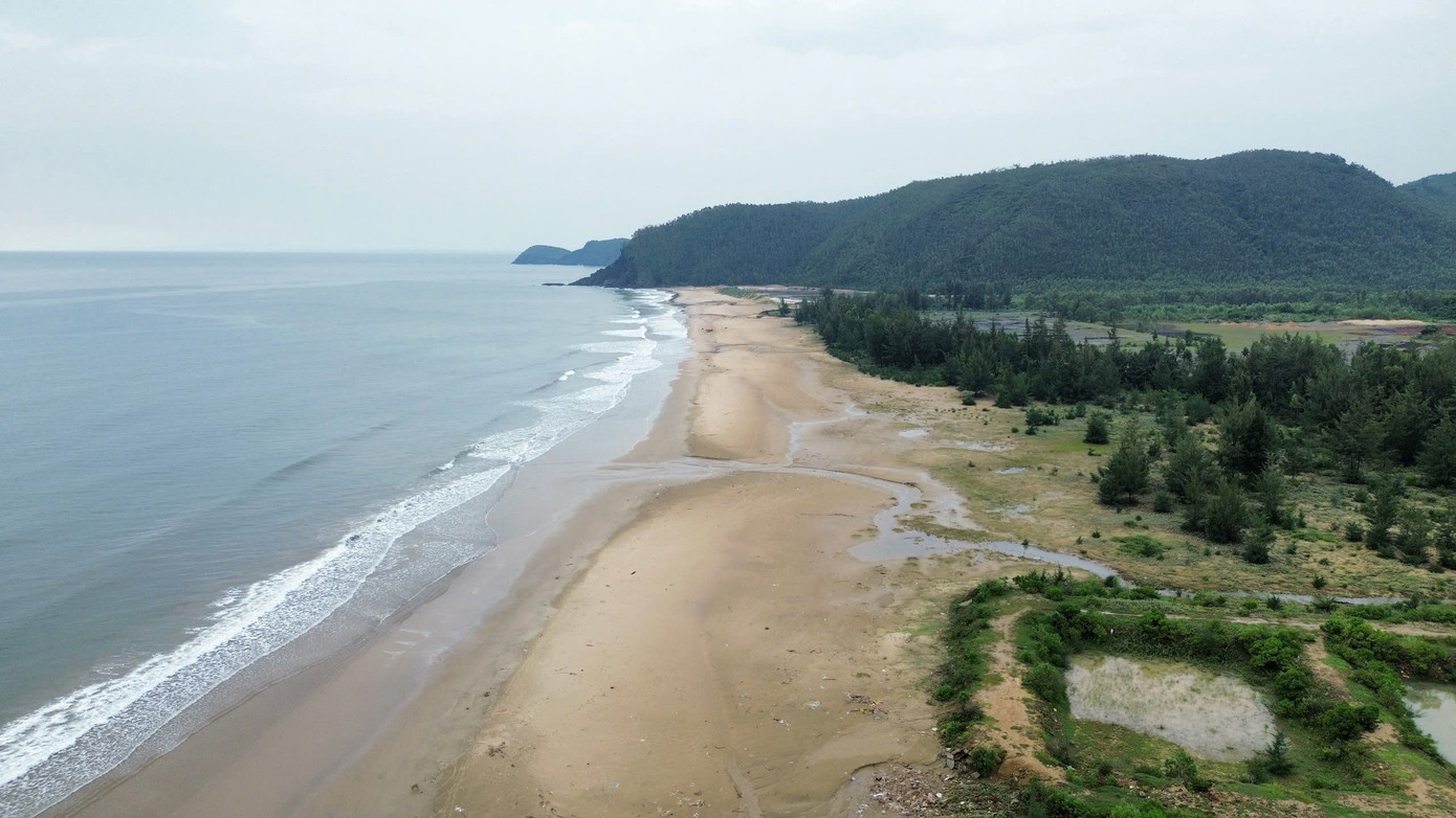 Khu vực bãi biển mà Quảng Bình dự kiến đổ 400.000m3 chất thải nạo vét từ xây dựng Cảng Hòn La.