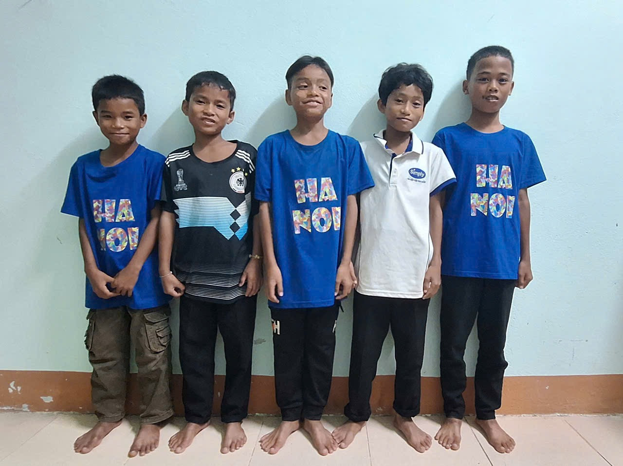 5 em nhỏ mưu trí, dũng cảm khi cứu người đuối nước. 5 em nhỏ mưu trí, dũng cảm khi cứu người đuối nước.