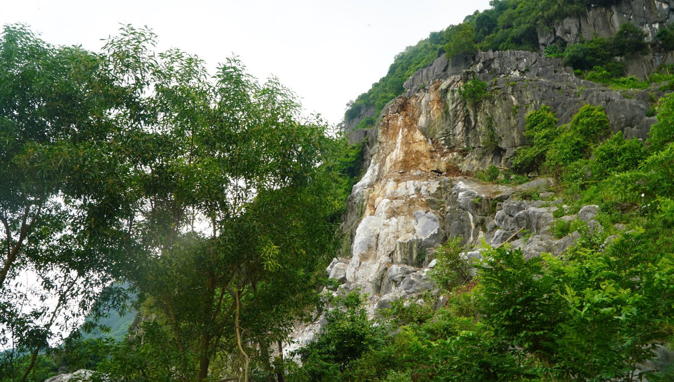 Hiện trường sau khi nổ mìn.