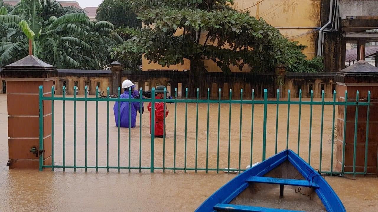 Cổng vào UBND huyện Lệ Thuỷ sáng nay.