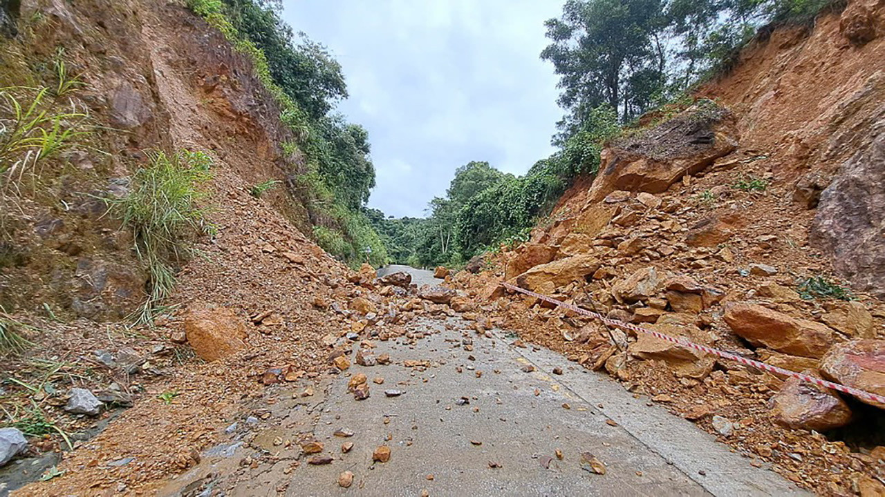 Nặng nhất là tuyến Quốc lộ 9B, 9C đi qua địa bàn huyện Lệ Thuỷ.