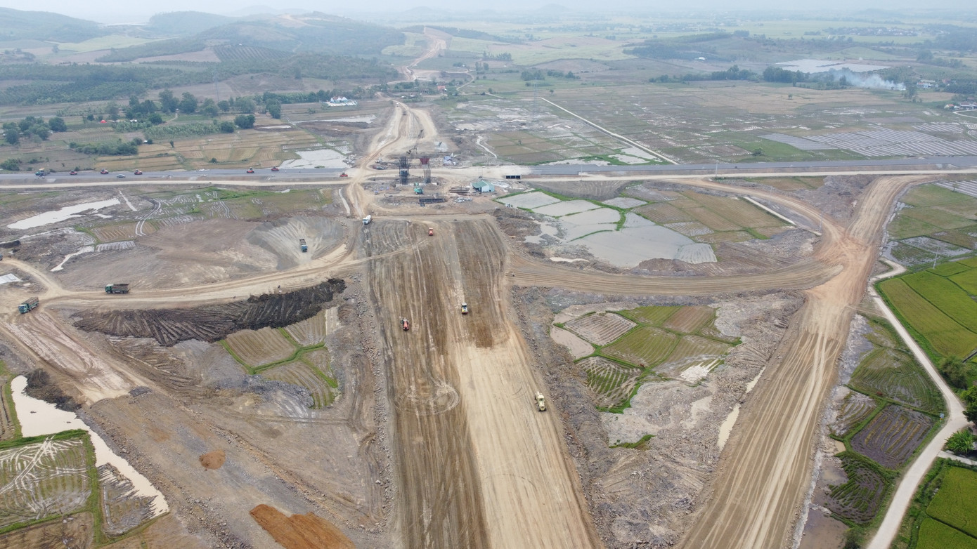 Các nhà thầu thi công nút giao với cao tốc Vân Phong - Nha Trang.