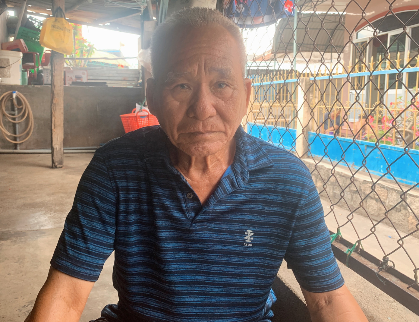 Ông Nguyễn Thanh Minh - Tổ trưởng tổ dân phố văn hóa 2, đảo Trí Nguyên - chia sẻ: “Ở đảo sẽ có vài thứ bất tiện như việc di chuyển qua lại giữa thành phố và đất liền. Nhưng mà dân ở đảo rất thật thà ít khi nào mà xảy ra trộm cắp. Hiện đảo đã có đầy đủ ‘điện đường trường trạm’ nên cuộc sống người dân đã khác hẳn so với những năm về trước”.