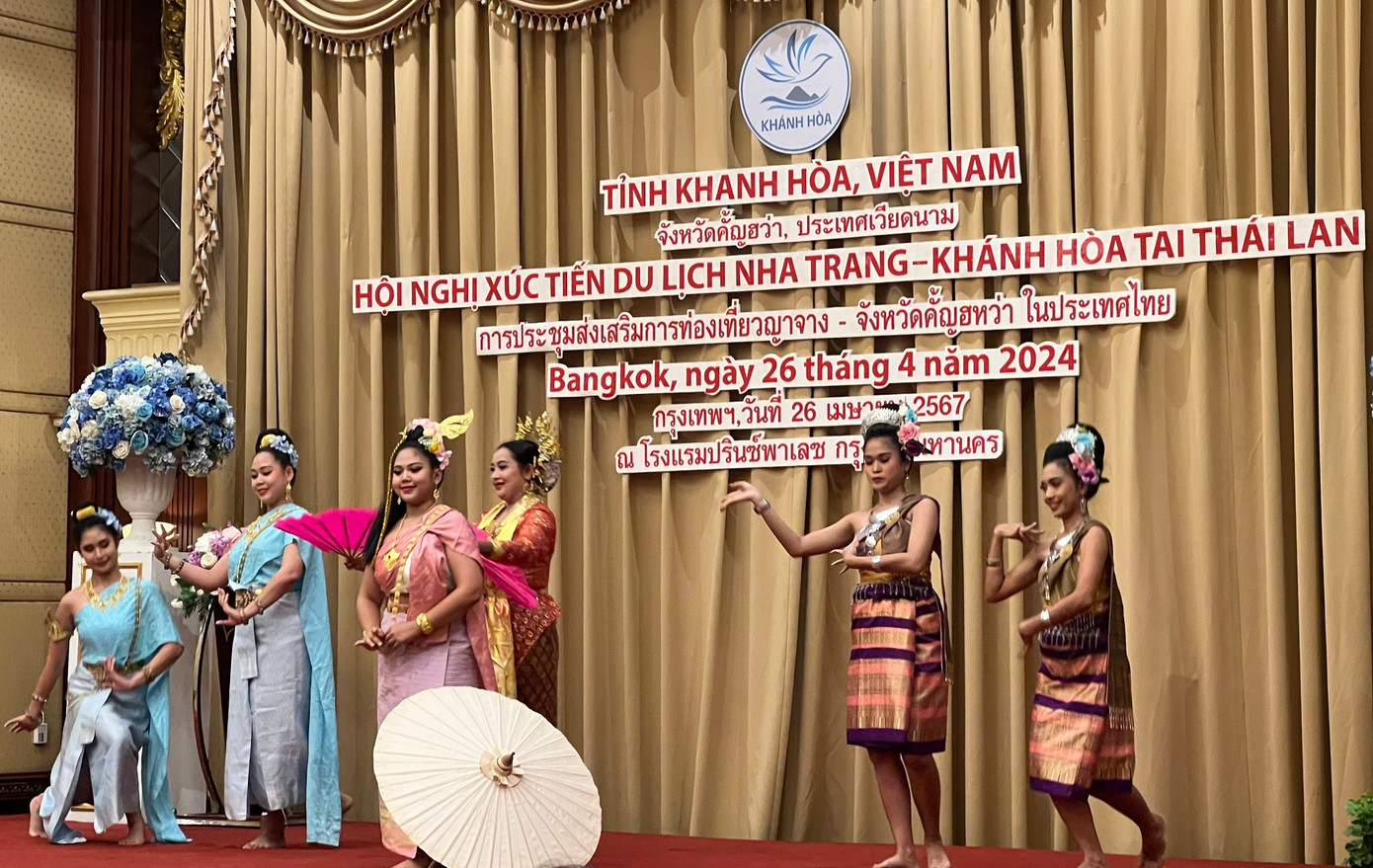 Các đơn vị du lịch Thái Lan giới thiệu tiết mục múa truyền thống của nước này. Ảnh: M.P.