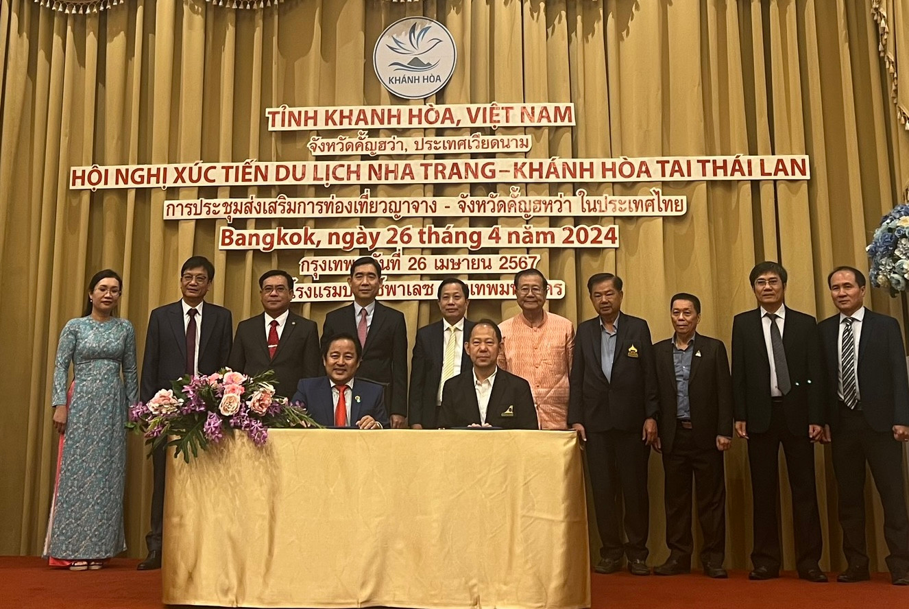 Hiệp hội Du lịch Nha Trang - Khánh Hòa và Hiệp hội các đại lý Du lịch Thái Lan đã ký kết biên bản thỏa thuận hợp tác. Ảnh: M.P.