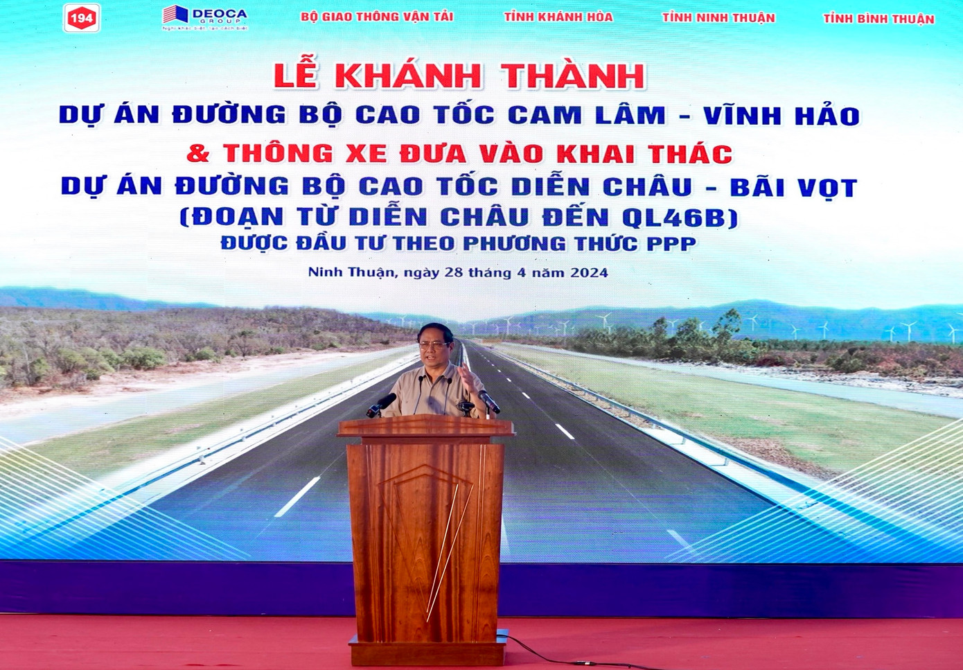 Thủ tướng phát biểu tại lễ khánh thành cao tốc Cam Lâm - Vĩnh Hảo và thông xe cao tốc Diễn Châu - Bãi Vọt.
