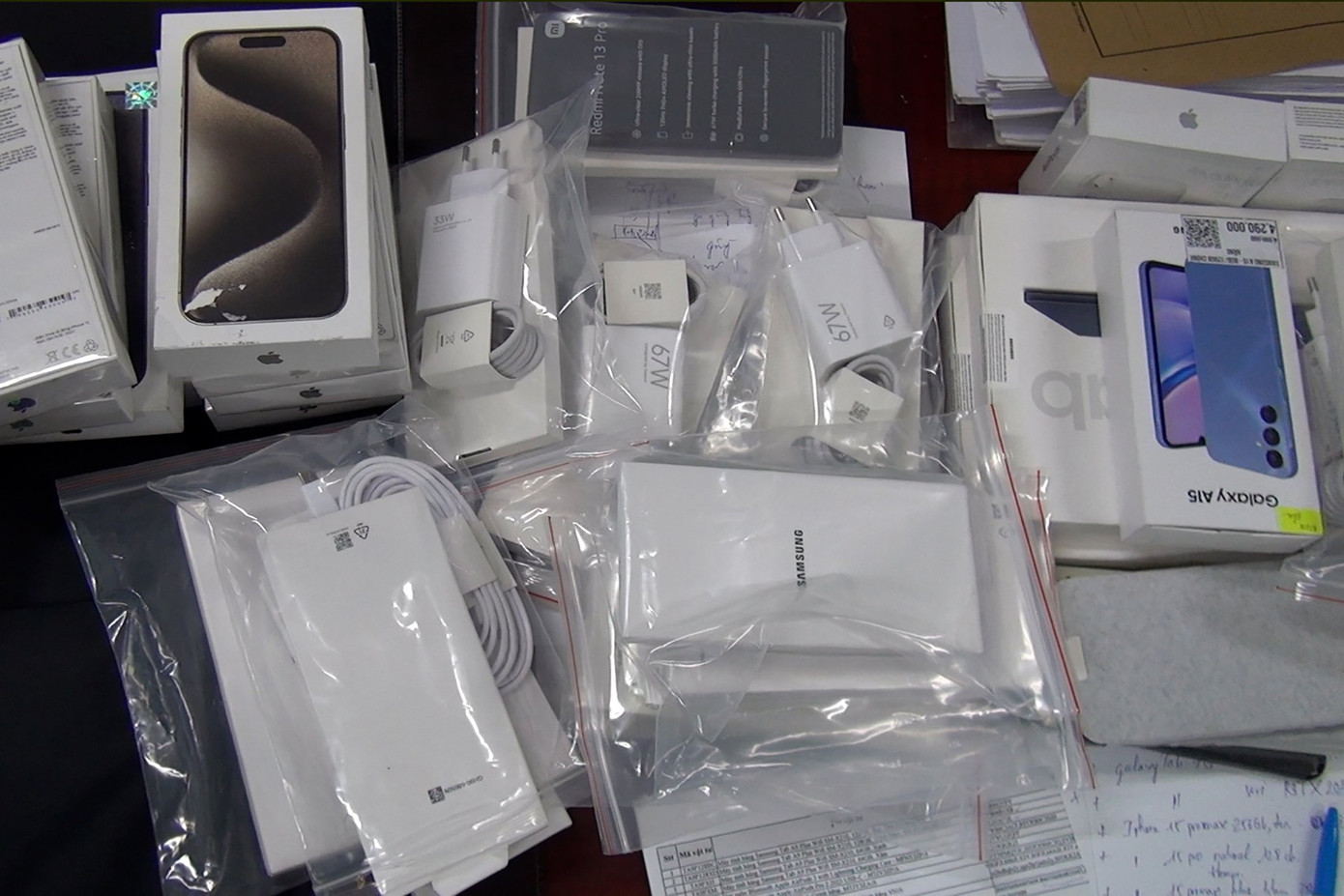 Tang vật vụ cướp được Công an TP Nha Trang thu giữ. Ảnh: CACC.