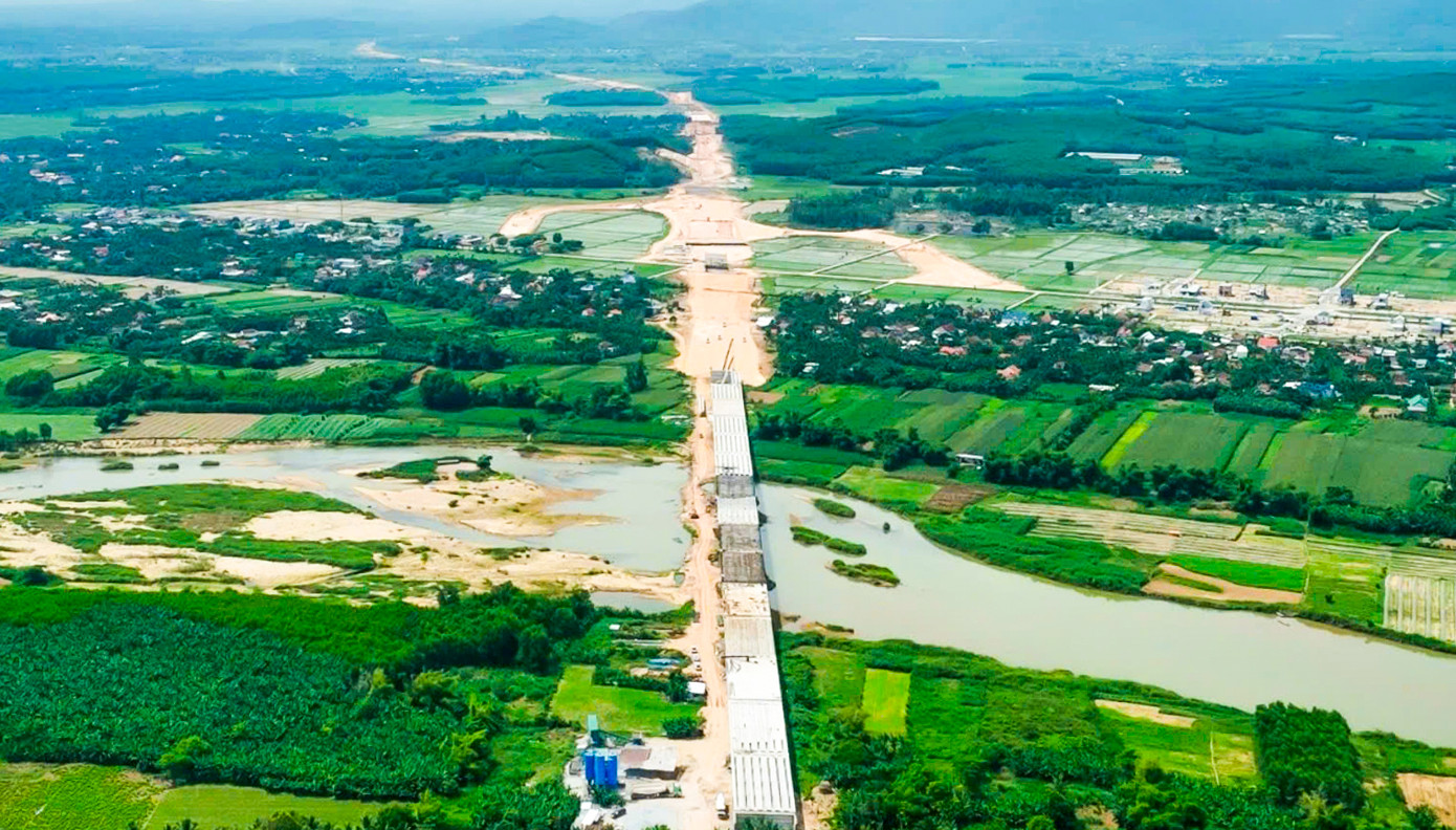 Cao tốc Bắc - Nam qua Bình Định. Ảnh: Đ.X.