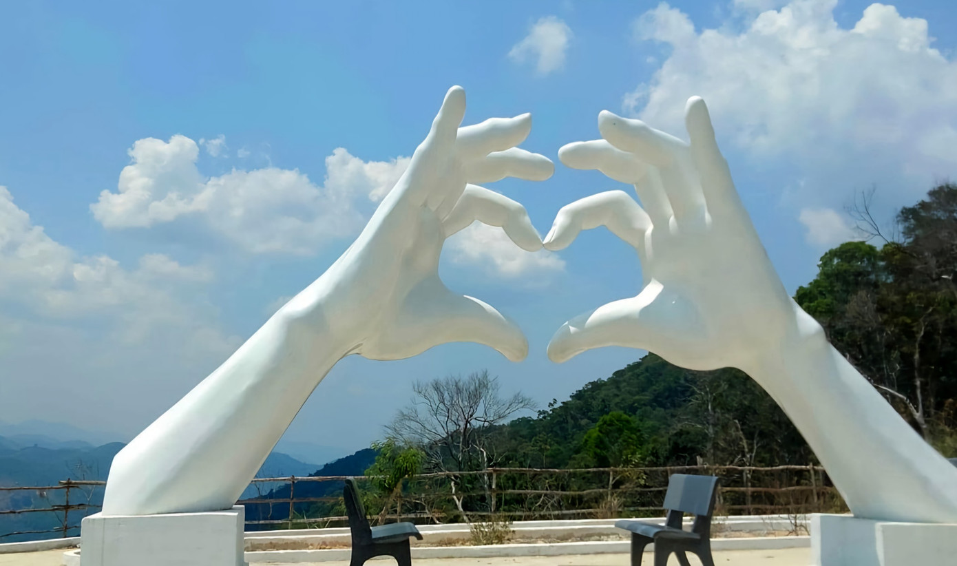 Công trình với “điểm nhấn” là biểu tượng 2 cánh tay hình trái tim.