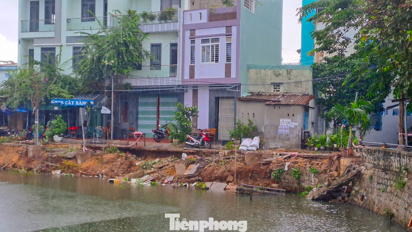 Khu vực hồ Bàu Sen thời điểm sạt lở. Ảnh: Trương Định