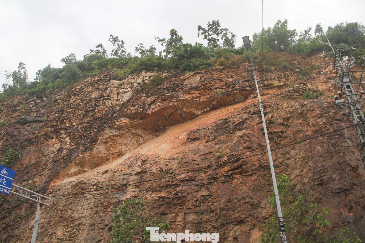 Vị trí sạt lở núi Bà Hỏa. Ảnh: Trương Định. Vị trí sạt lở núi Bà Hỏa. Ảnh: Trương Định.