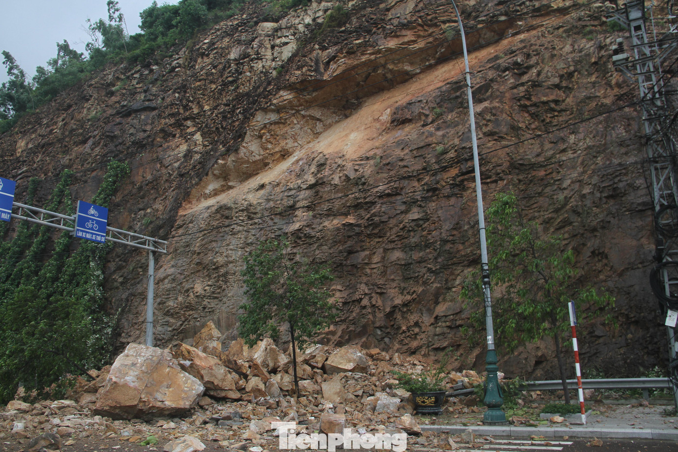 Vị trí núi bà Hỏa sạt lở. Ảnh: Trương Định